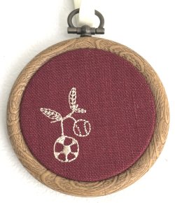 画像1: インテリアフレーム　「オリーブ＆ボール刺繍・ワインリネン」