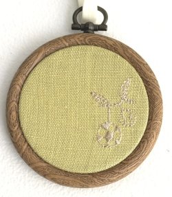 画像1: インテリアフレーム　「オリーブ＆ボール刺繍・ティーグリーンリネン」