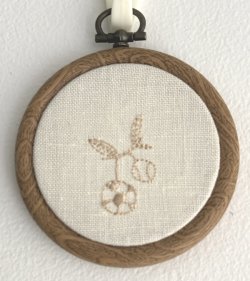 画像1: インテリアフレーム　「オリーブ＆ボール刺繍・アイボリーリネン」