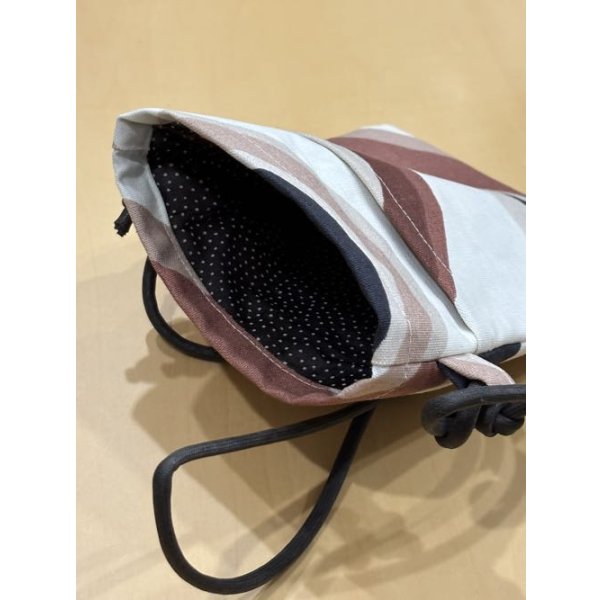 画像2: 英国リバーストライプ（外ポケット＆裏付き）・used布使用アップサイクル５寸サコッシュ (2)