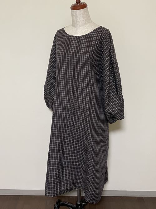 画像1: アトリエ服・ベルギーリネンカカオチェック刺繍ポケット（S〜M） (1)